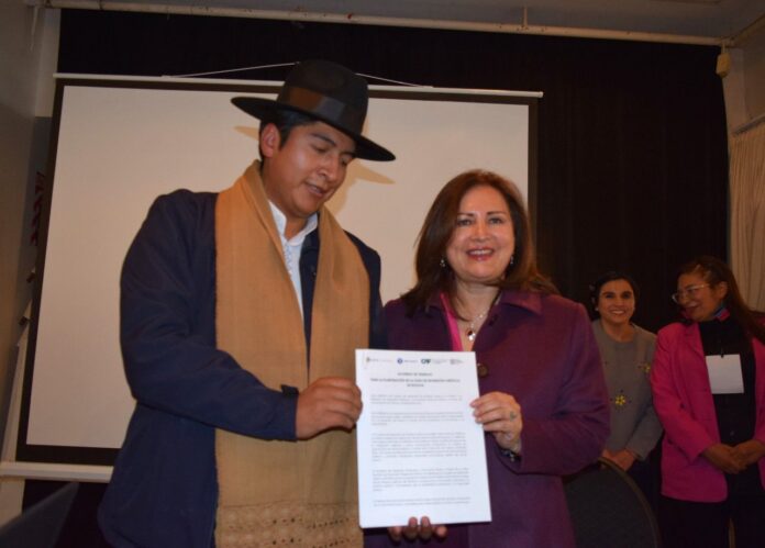 firma-acuerdo-de-trabajo-para-la-elaboracion-de-la-guia-de-inversion-turistica-de-bolivia-