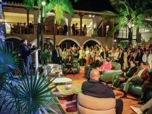 living-room-deslumbra-casacor-bolivia-con-una-propuesta-que-inspira-transforma