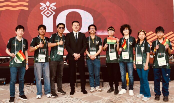 huawei-apoyo-el-desarrollo-tecnologico-en-las-olimpiadas-internacionales-de-informatica-2025