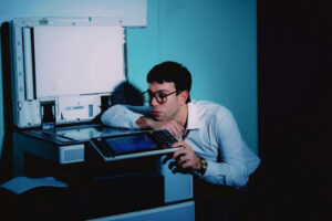 mon-laferte-presenta-su-nuevo-sencillo-esto-es-amor-junto-a-conociendo-rusia