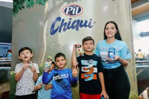 pil-bolivia-se-viste-de-azul-da-la-bienvenida-a-los-pitufos