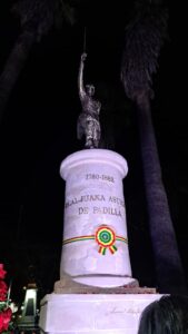 banco-union-rinde-homenaje-a-juana-asurdui-de-padilla-con-la-entrega-de-un-monumento-