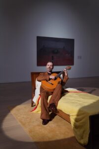 kevin-johansen-presenta-tercera-sesion-de-sala-en-la-exposicion-kuitca-86-
