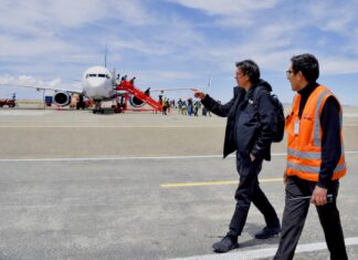 Ministro Zamora impulsa iniciativas para mejorar y modernizar los servicios aéreos en Bolivia