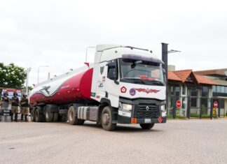 YPFB despacha 2.000 metros cúbicos de gasolina para Santa Cruz