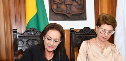 UPSA Y EL COMITÉ CÍVICO FEMENINO DE SANTA CRUZ FIRMAN CONVENIO PARA OTORGAR BECAS A NIVEL POSTÍTULO PARA PERSONAS DE ESCASOS RECURSOS