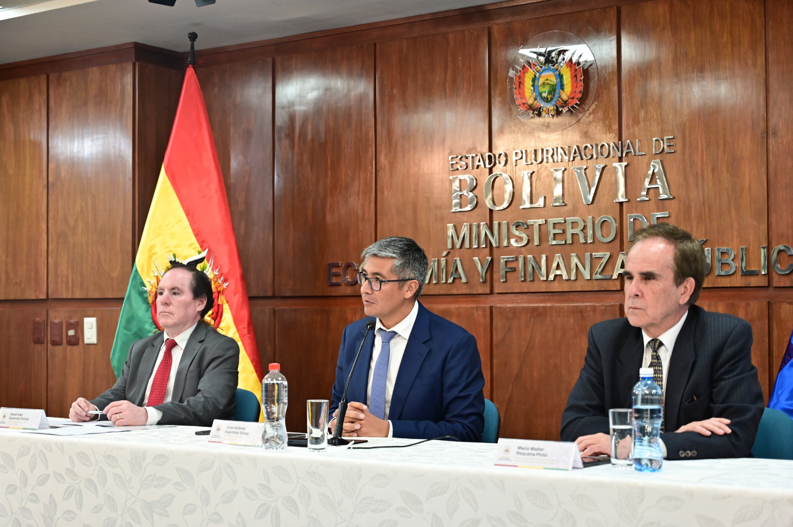 Gobierno dispone devolución de depósitos en dólares y normaliza el ...