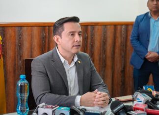Gobierno intensifica puente aéreo para garantizar el abastecimiento de carne de pollo y res en La Paz y El Alto