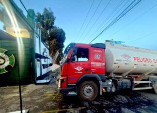 YPFB habilita punto móvil de venta de gasolina en El Alto