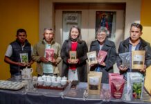 Productores bolivianos de té verde y rojo triunfan en certamen artesanal de Sudamérica