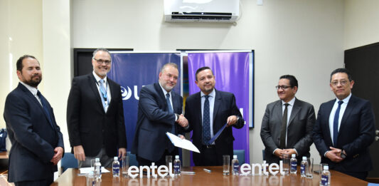 ALIANZA ESTRATÉGICA ENTRE ENTEL Y LA UPB PERMITE A UNIVERSITARIOS ACCEDER A PASANTÍAS Y PROYECTOS TECNOLÓGICOS