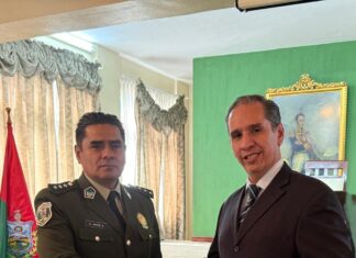 Distinguen a Tigo con el Emblema de Oro de la Policía Boliviana