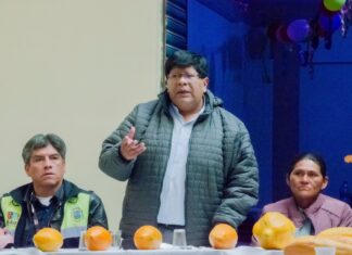 Alcalde se reúne con productores ecológicos y garantiza apoyo para la venta de papaya