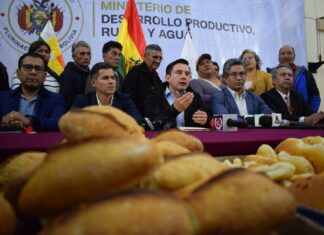 Gobierno y panificadores acuerdan mantener el precio del pan y venta de harina a precio justo